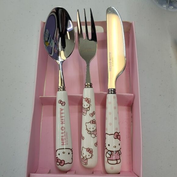 Brand New Sanrio Hello Kitty Dinnerware Set - Picture 3 of 8